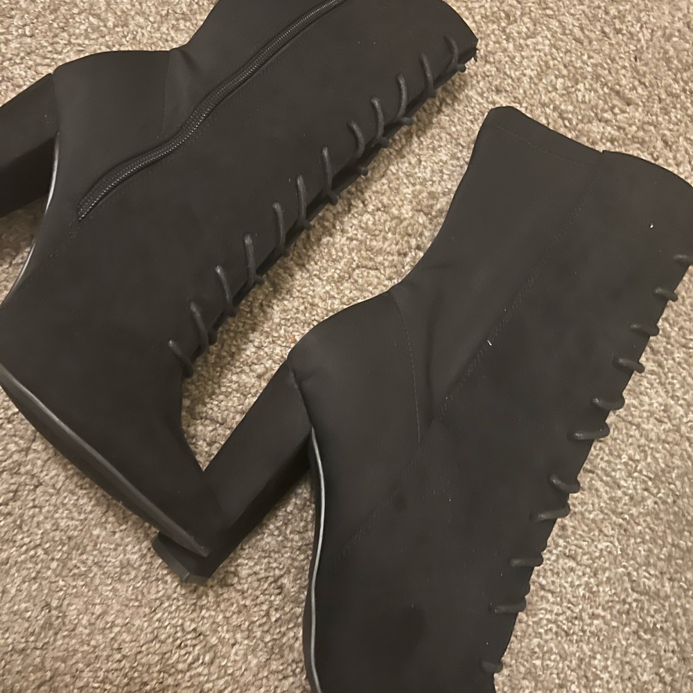 Heel boots